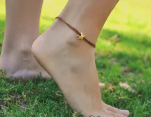 Ankle bracelet with gold plated starfish charm, brown string