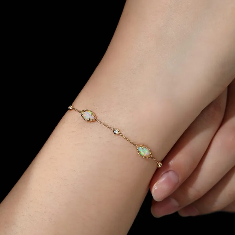 Beautiful Australian Solid Opal Diamond Bracelet in 18K Yellow Gold