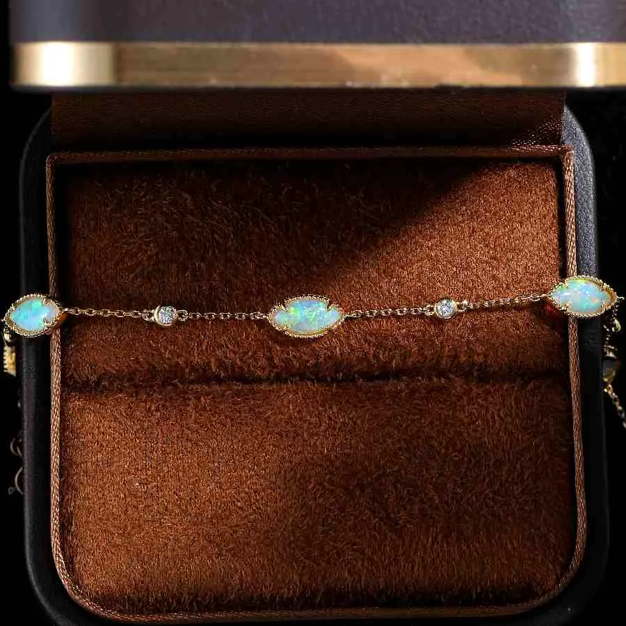 Beautiful Australian Solid Opal Diamond Bracelet in 18K Yellow Gold