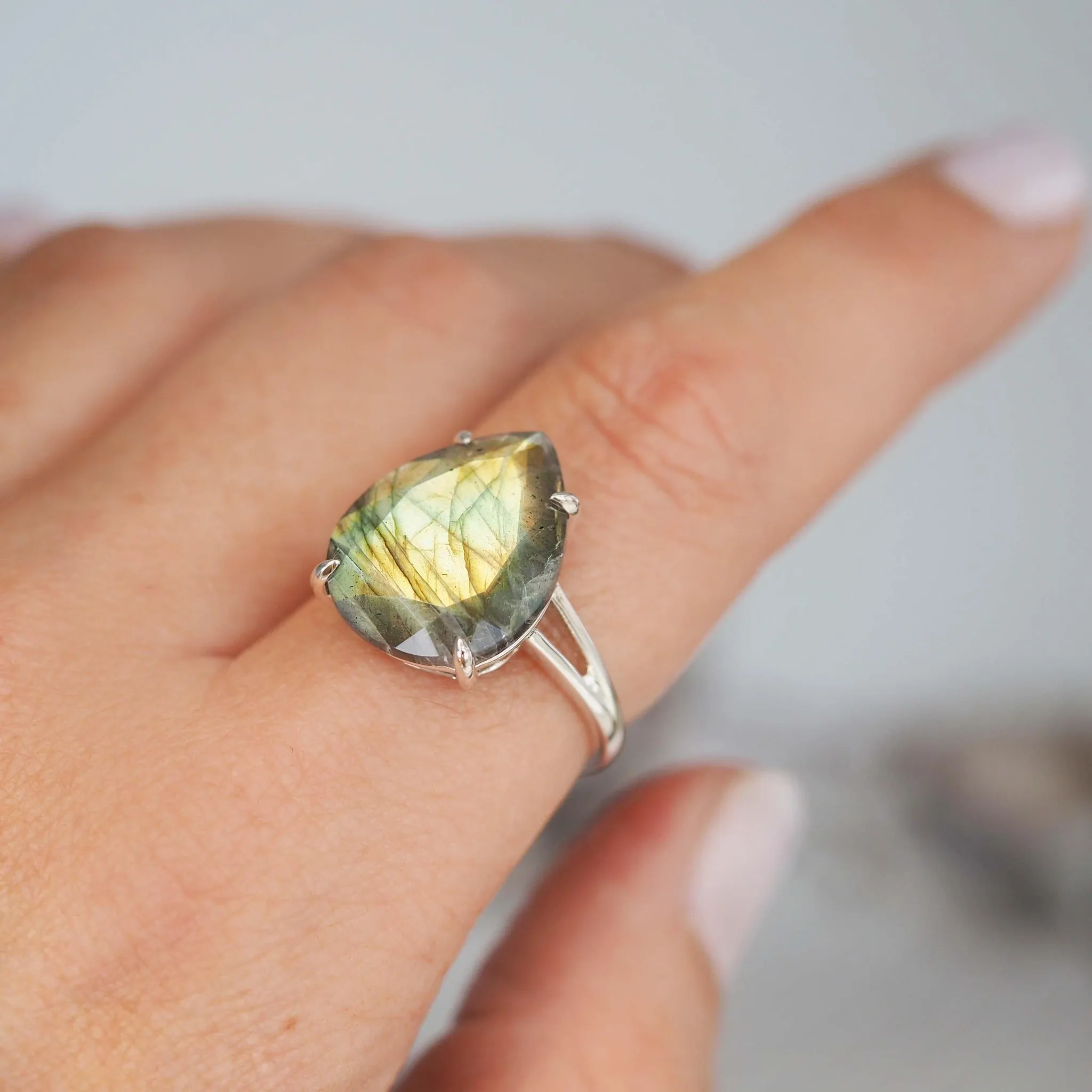 Classic Rain Drop Labradorite Ring