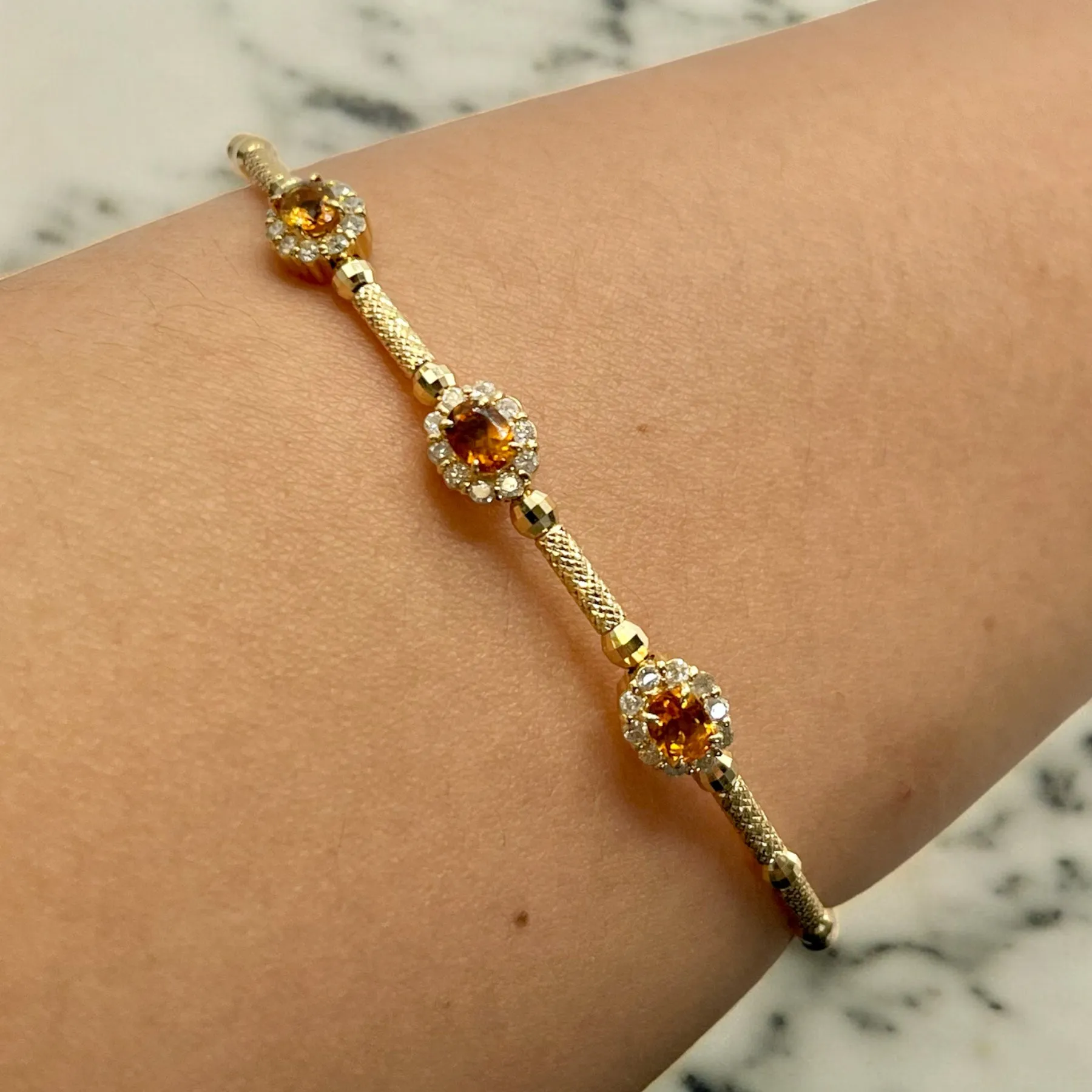 STRETCHABLE YELLOW GOLD OVAL CITRINE BANGLE